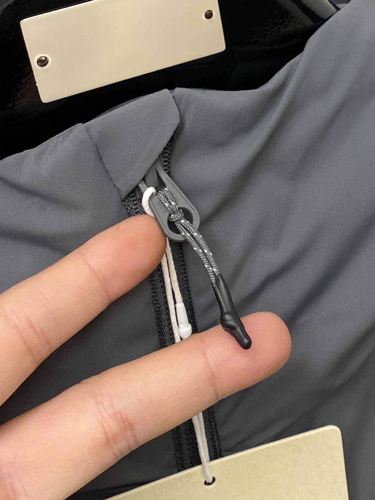 KOLON SPORT、2025最新款男士羽绒服、面料柔软舒适 ．上身版型超赞 ．拉链．辅料都是客供 、