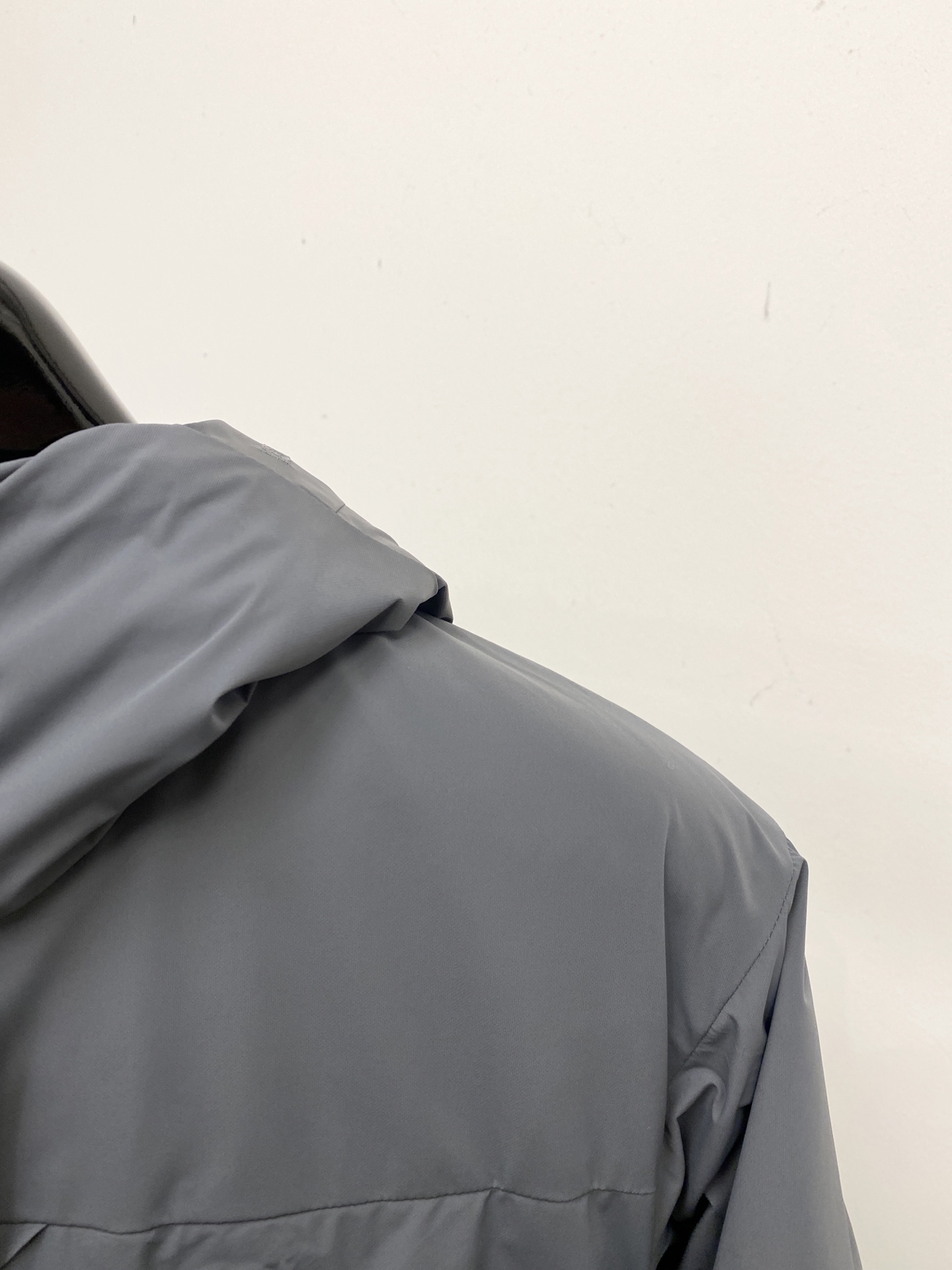 KOLON SPORT、2025最新款男士羽绒服、面料柔软舒适 ．上身版型超赞 ．拉链．辅料都是客供 、