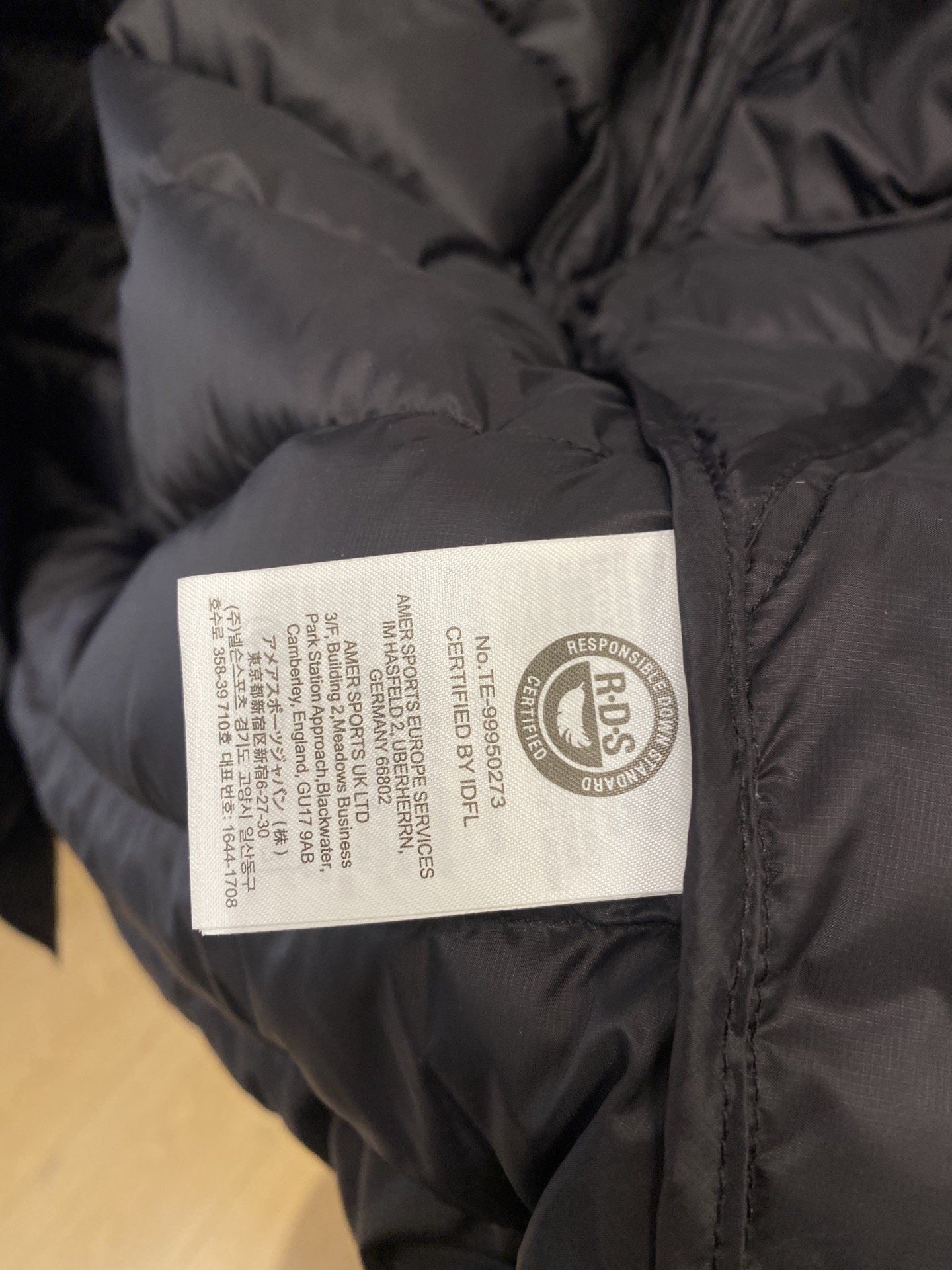 始祖鸟、2025最新款男士羽绒服、面料柔软舒适 ．上身版型超赞 ．拉链．辅料都是客供 、进口面料，轻便舒