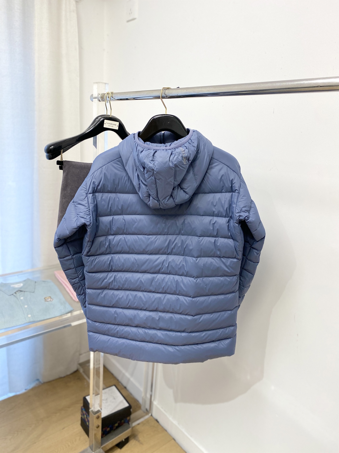 始祖鸟、2025最新款男士羽绒服、面料柔软舒适 ．上身版型超赞 ．拉链．辅料都是客供 、进口面料，轻便舒