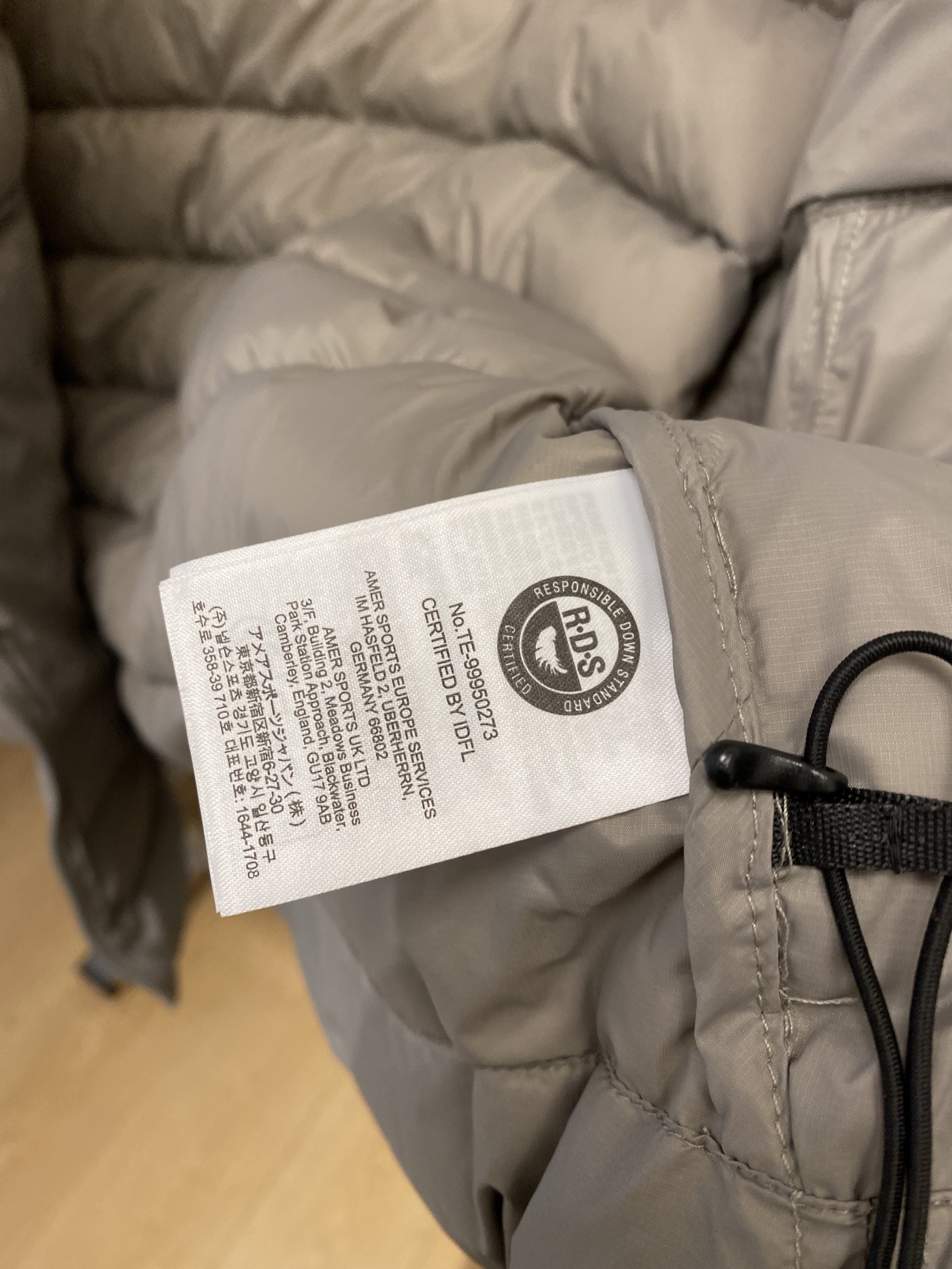 始祖鸟、2025最新款男士羽绒服、面料柔软舒适 ．上身版型超赞 ．拉链．辅料都是客供 、进口面料，轻便舒