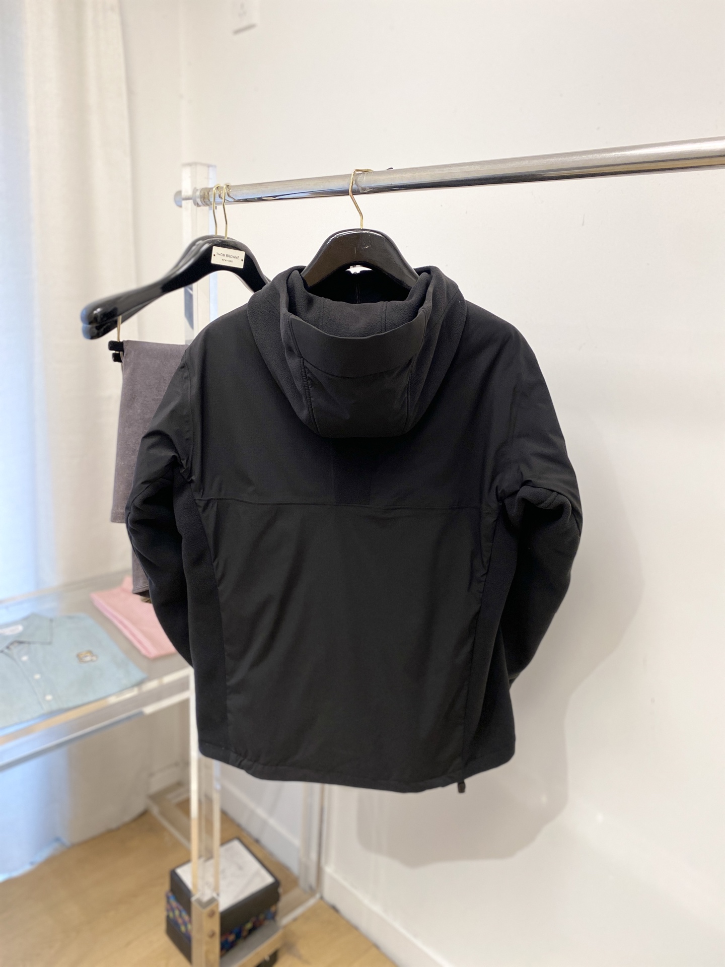 始祖鸟、2025最新款男士羽绒夹克、面料柔软舒适 ．上身版型超赞 ．拉链．辅料都是客供 、进口面料，轻便