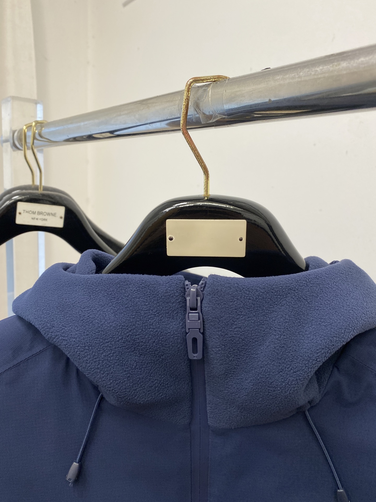 始祖鸟、2025最新款男士羽绒夹克、面料柔软舒适 ．上身版型超赞 ．拉链．辅料都是客供 、进口面料，轻便