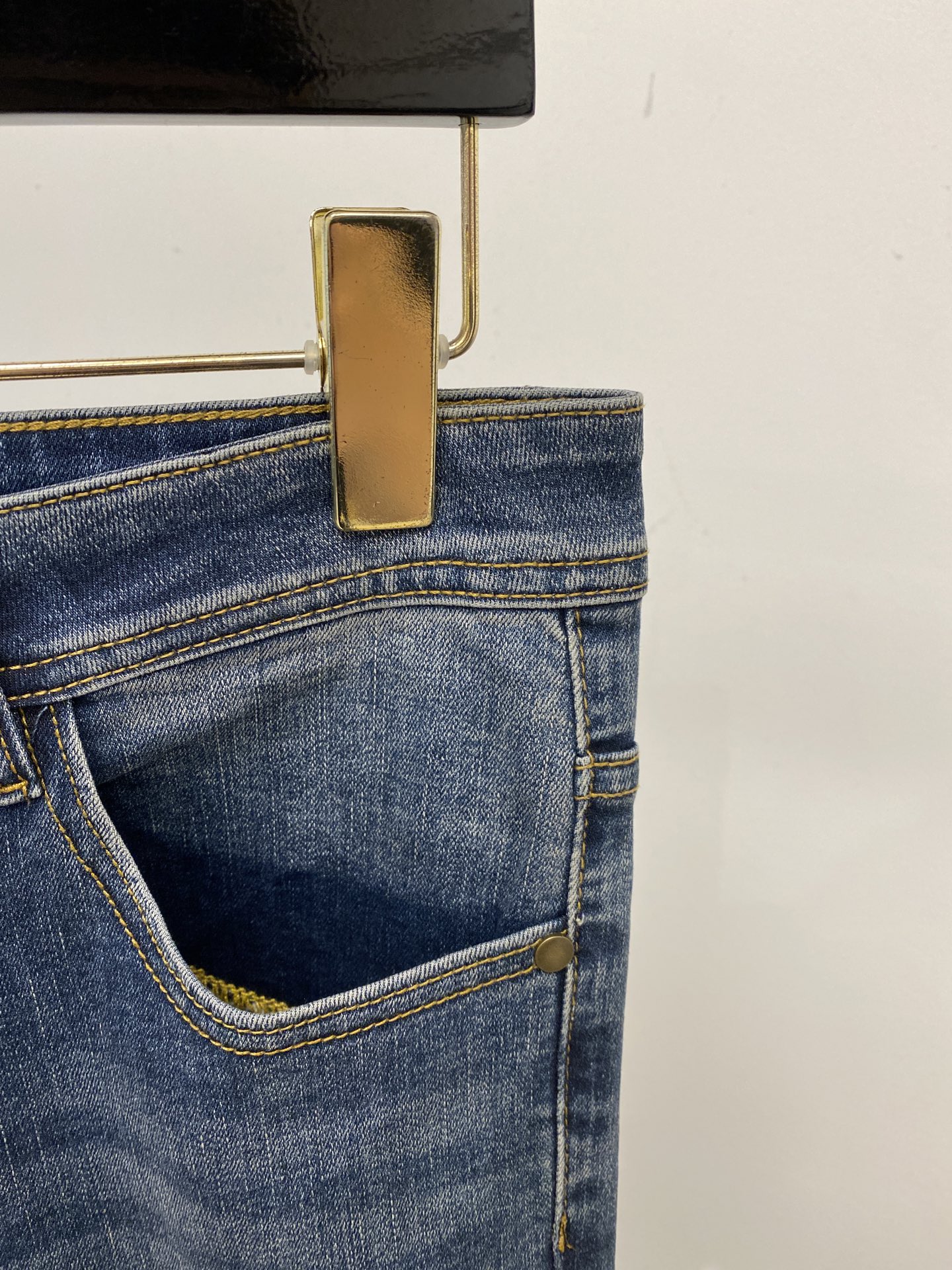 LV、2025最新品，专柜同步有售，原单狠货，水洗休闲牛仔裤，进口原版水洗弹力面料，舒适有弹性，原版五金