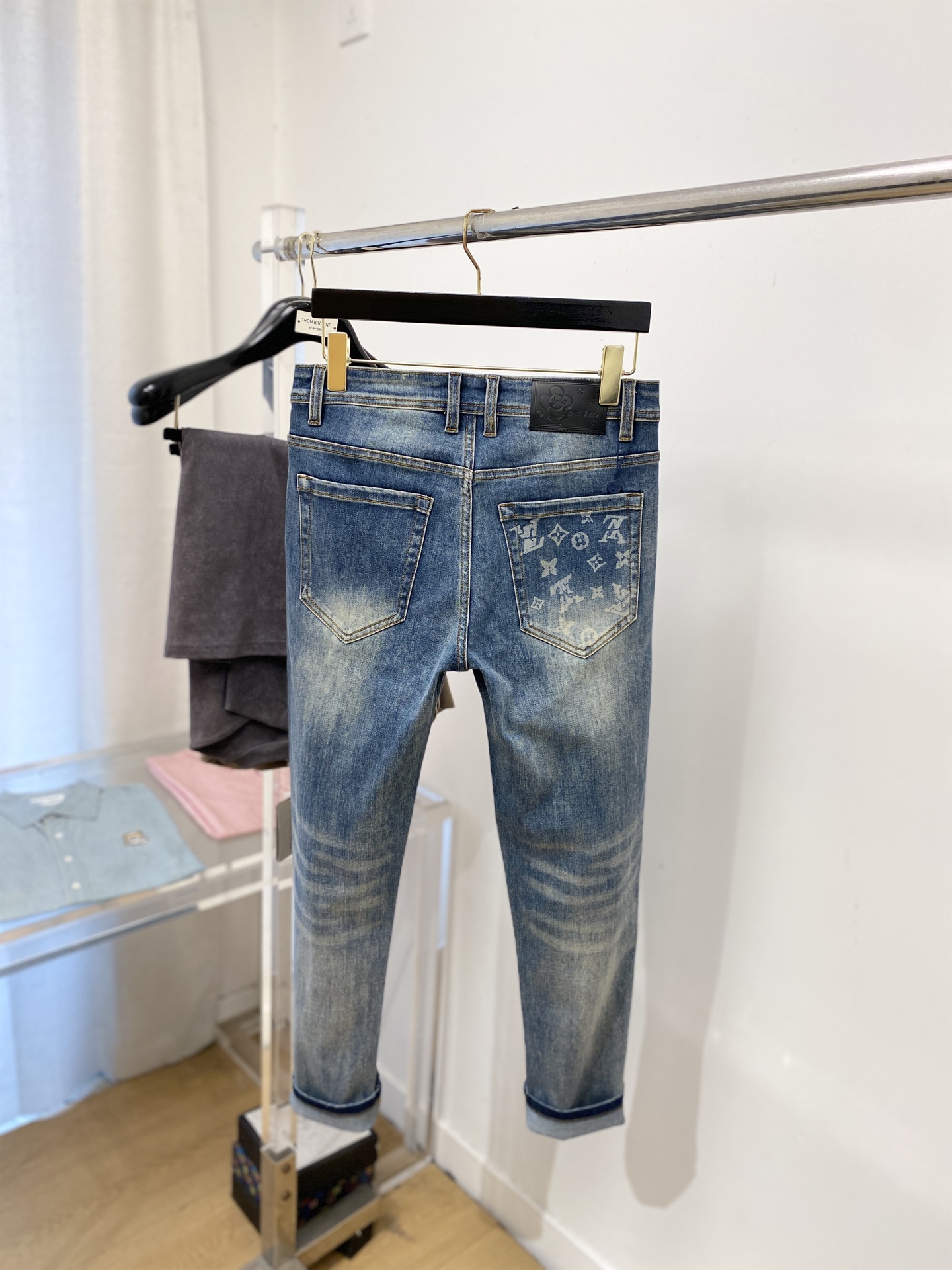 LV、2025最新品，专柜同步有售，原单狠货，水洗休闲牛仔裤，进口原版水洗弹力面料，舒适有弹性，原版五金