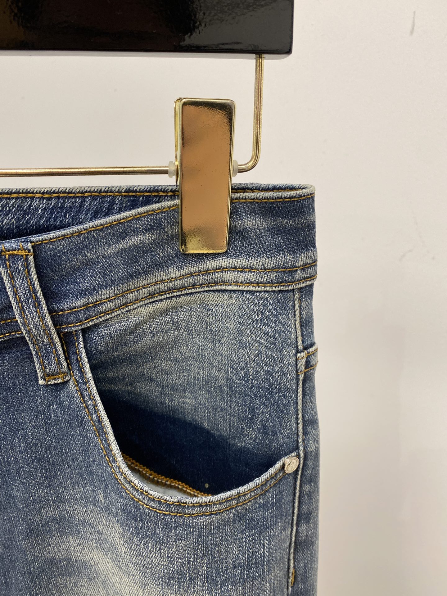 LV、2025最新品，专柜同步有售，原单狠货，水洗休闲牛仔裤，进口原版水洗弹力面料，舒适有弹性，原版五金