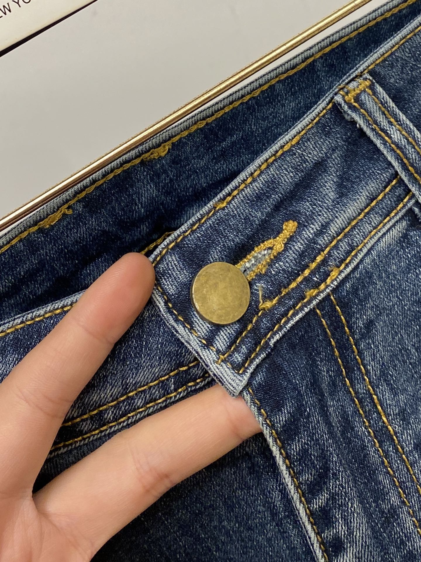 芬迪、2025最新品，专柜同步有售，原单狠货，水洗休闲牛仔裤，进口原版水洗弹力面料，舒适有弹性，原版五金