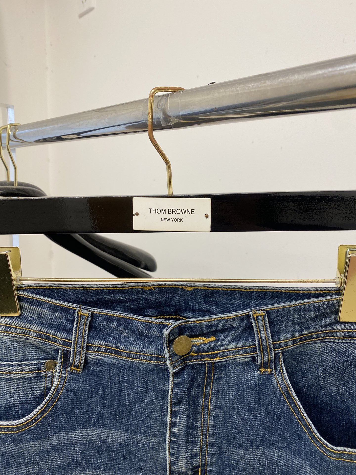 芬迪、2025最新品，专柜同步有售，原单狠货，水洗休闲牛仔裤，进口原版水洗弹力面料，舒适有弹性，原版五金