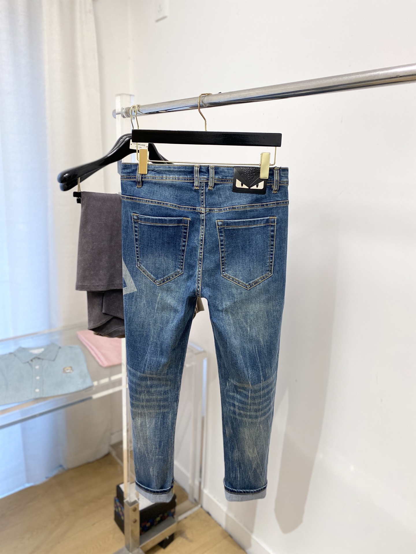 芬迪、2025最新品，专柜同步有售，原单狠货，水洗休闲牛仔裤，进口原版水洗弹力面料，舒适有弹性，原版五金