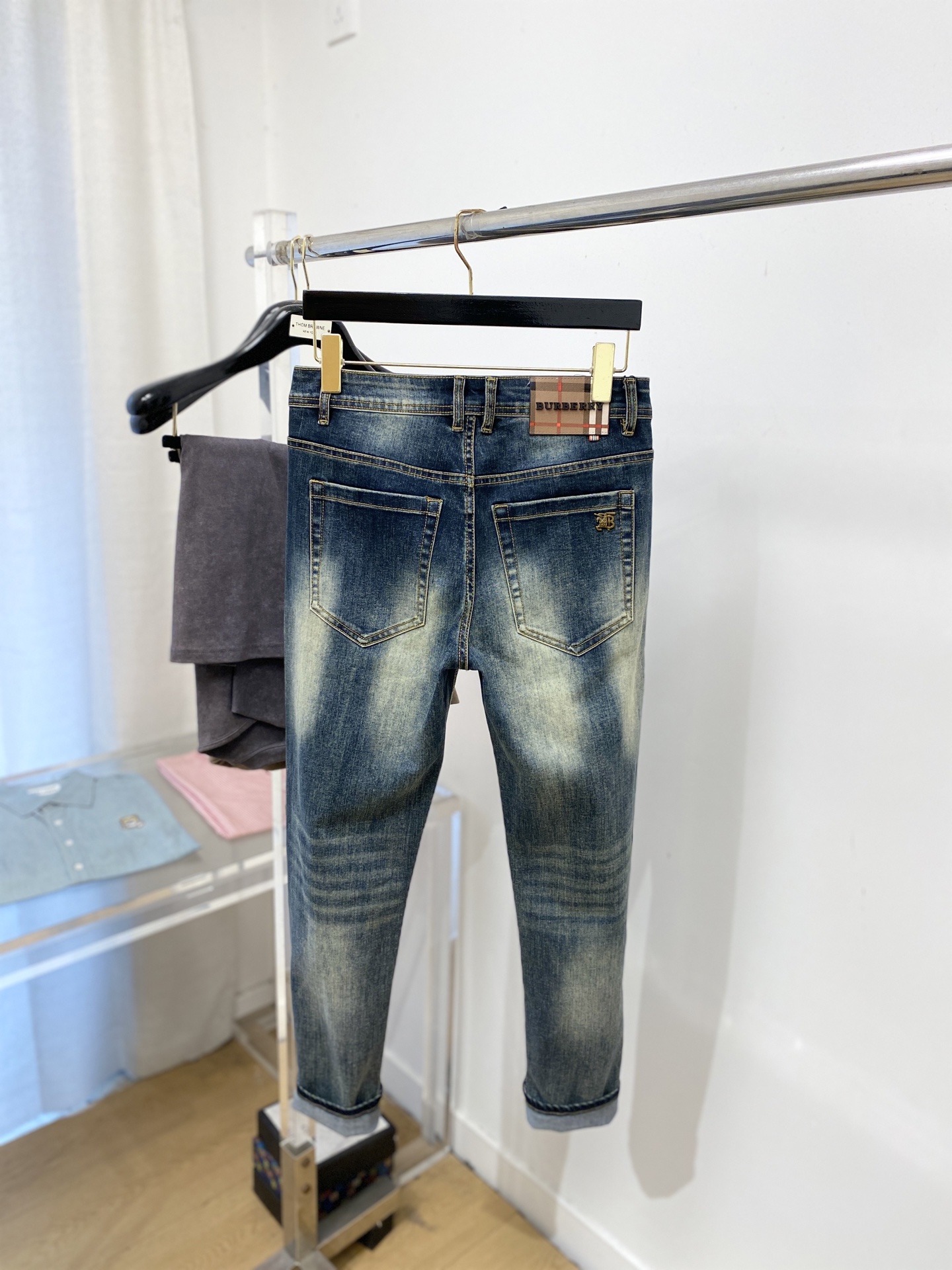 巴宝莉、2025最新品，专柜同步有售，原单狠货，水洗休闲牛仔裤，进口原版水洗弹力面料，舒适有弹性，原版五