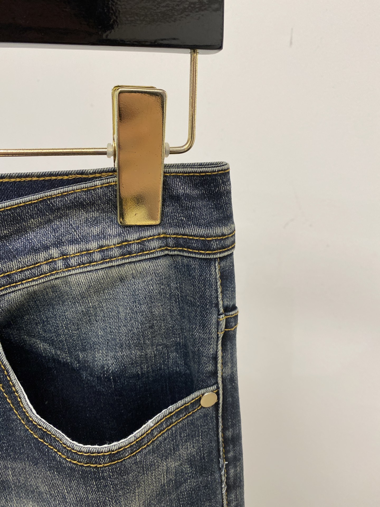 巴宝莉、2025最新品，专柜同步有售，原单狠货，水洗休闲牛仔裤，进口原版水洗弹力面料，舒适有弹性，原版五