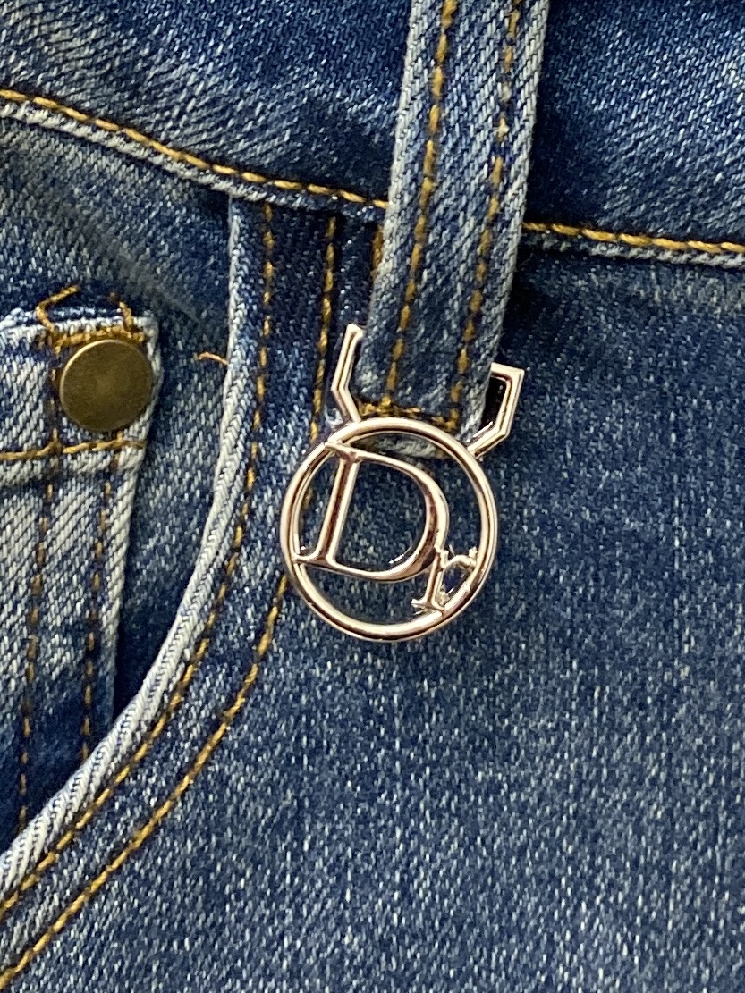 迪奥、2025最新品，专柜同步有售，原单狠货，水洗休闲牛仔裤，进口原版水洗弹力面料，舒适有弹性，原版五金