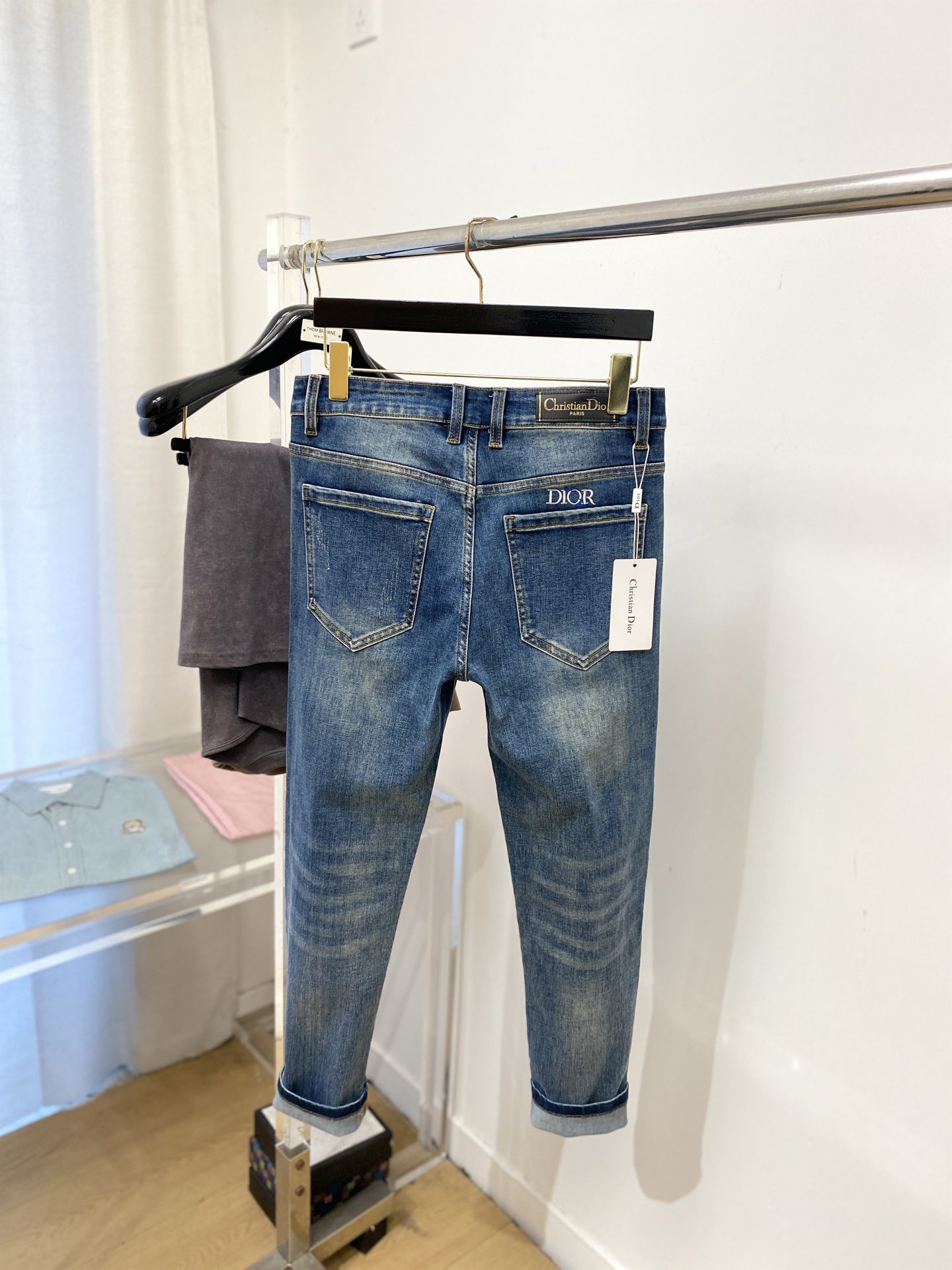 迪奥、2025最新品，专柜同步有售，原单狠货，水洗休闲牛仔裤，进口原版水洗弹力面料，舒适有弹性，原版五金