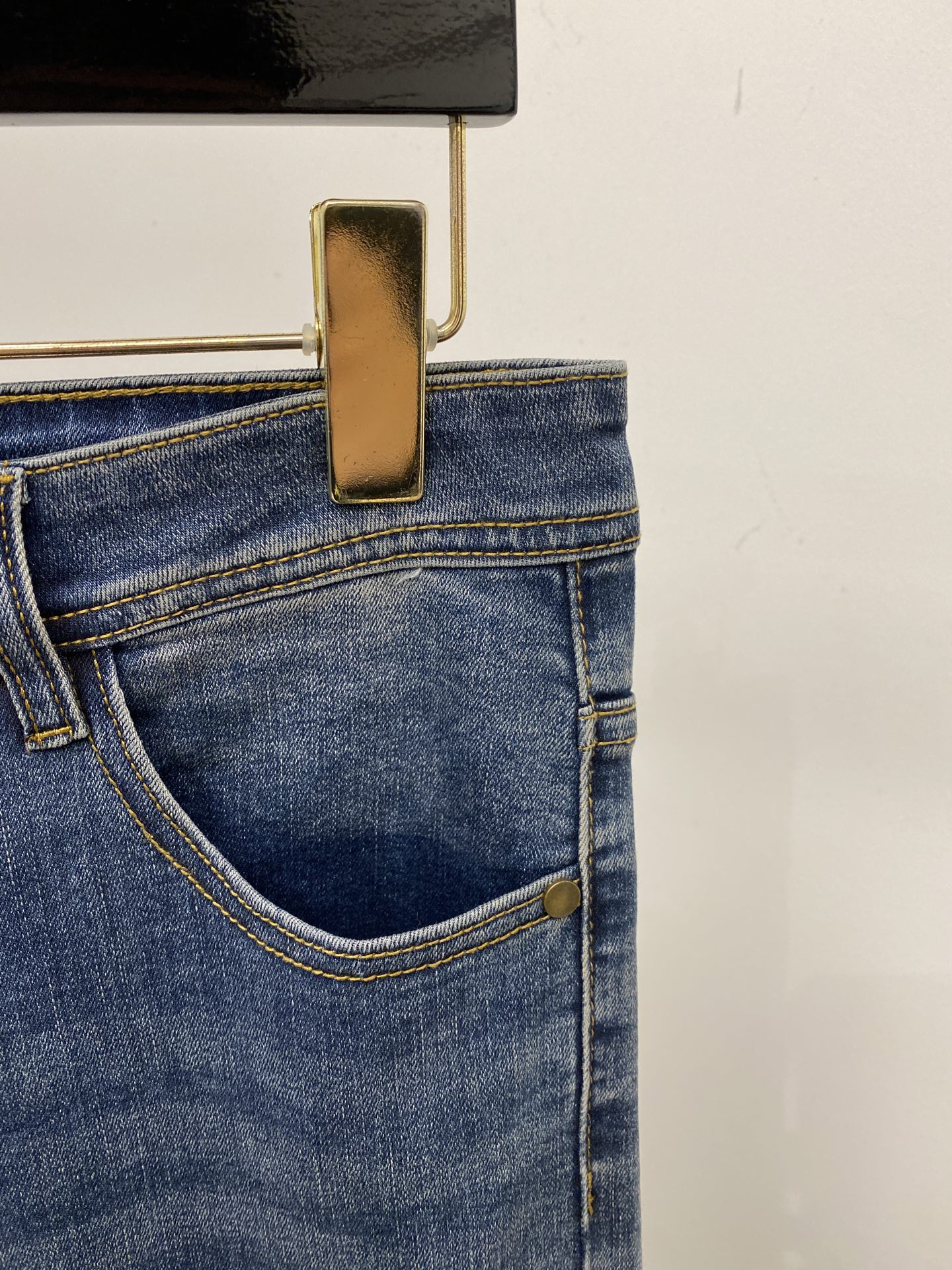 阿玛尼、2025最新品，专柜同步有售，原单狠货，水洗休闲牛仔裤，进口原版水洗弹力面料，舒适有弹性，原版五