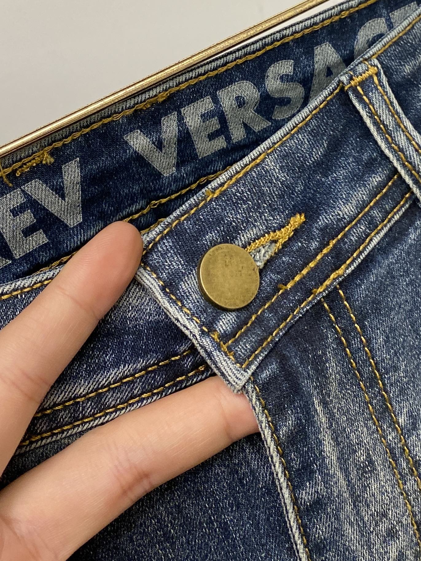 范思哲、2025最新品，专柜同步有售，原单狠货，水洗休闲牛仔裤，进口原版水洗弹力面料，舒适有弹性，原版五