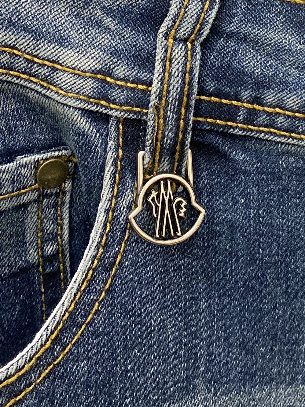 蒙口、2025最新品，专柜同步有售，原单狠货，水洗休闲牛仔裤，进口原版水洗弹力面料，舒适有弹性，原版五金