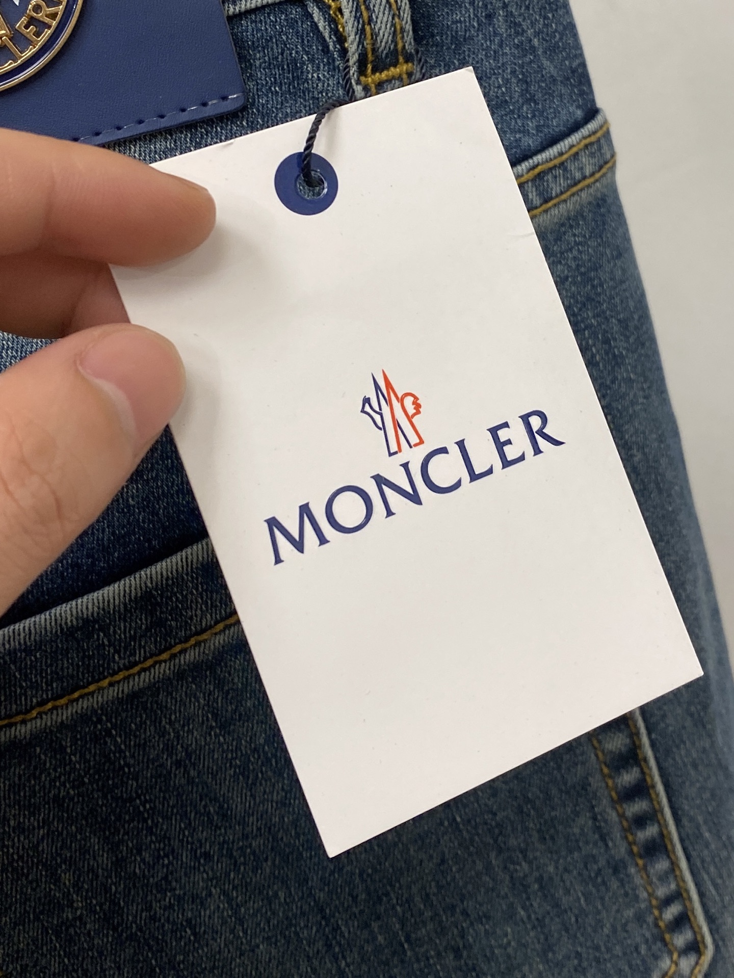 蒙口、2025最新品，专柜同步有售，原单狠货，水洗休闲牛仔裤，进口原版水洗弹力面料，舒适有弹性，原版五金