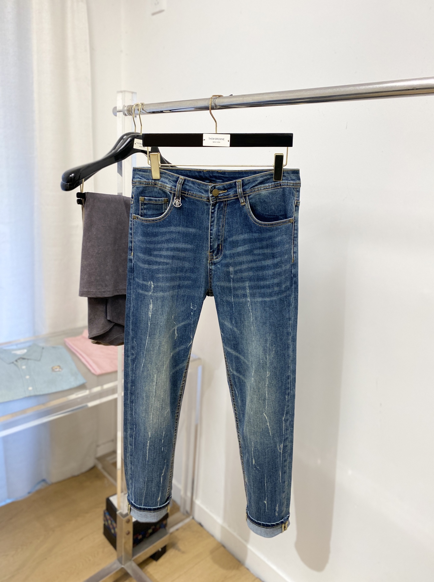 蒙口、2025最新品，专柜同步有售，原单狠货，水洗休闲牛仔裤，进口原版水洗弹力面料，舒适有弹性，原版五金