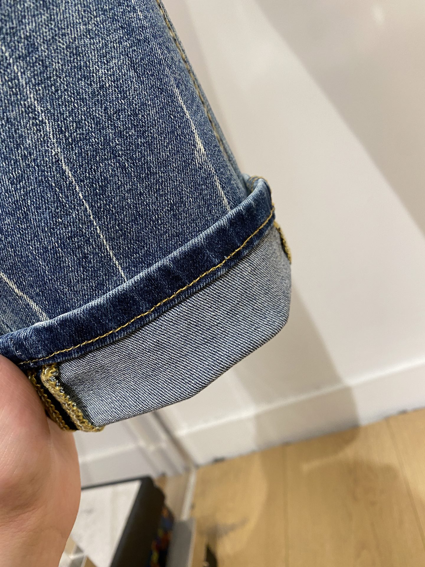 蒙口、2025最新品，专柜同步有售，原单狠货，水洗休闲牛仔裤，进口原版水洗弹力面料，舒适有弹性，原版五金