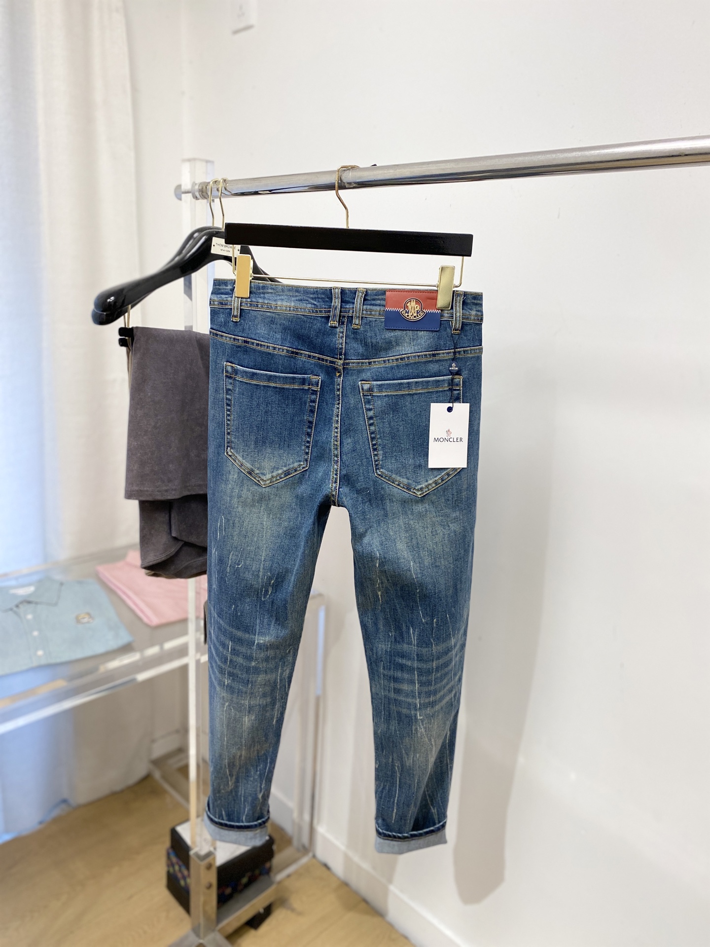 蒙口、2025最新品，专柜同步有售，原单狠货，水洗休闲牛仔裤，进口原版水洗弹力面料，舒适有弹性，原版五金