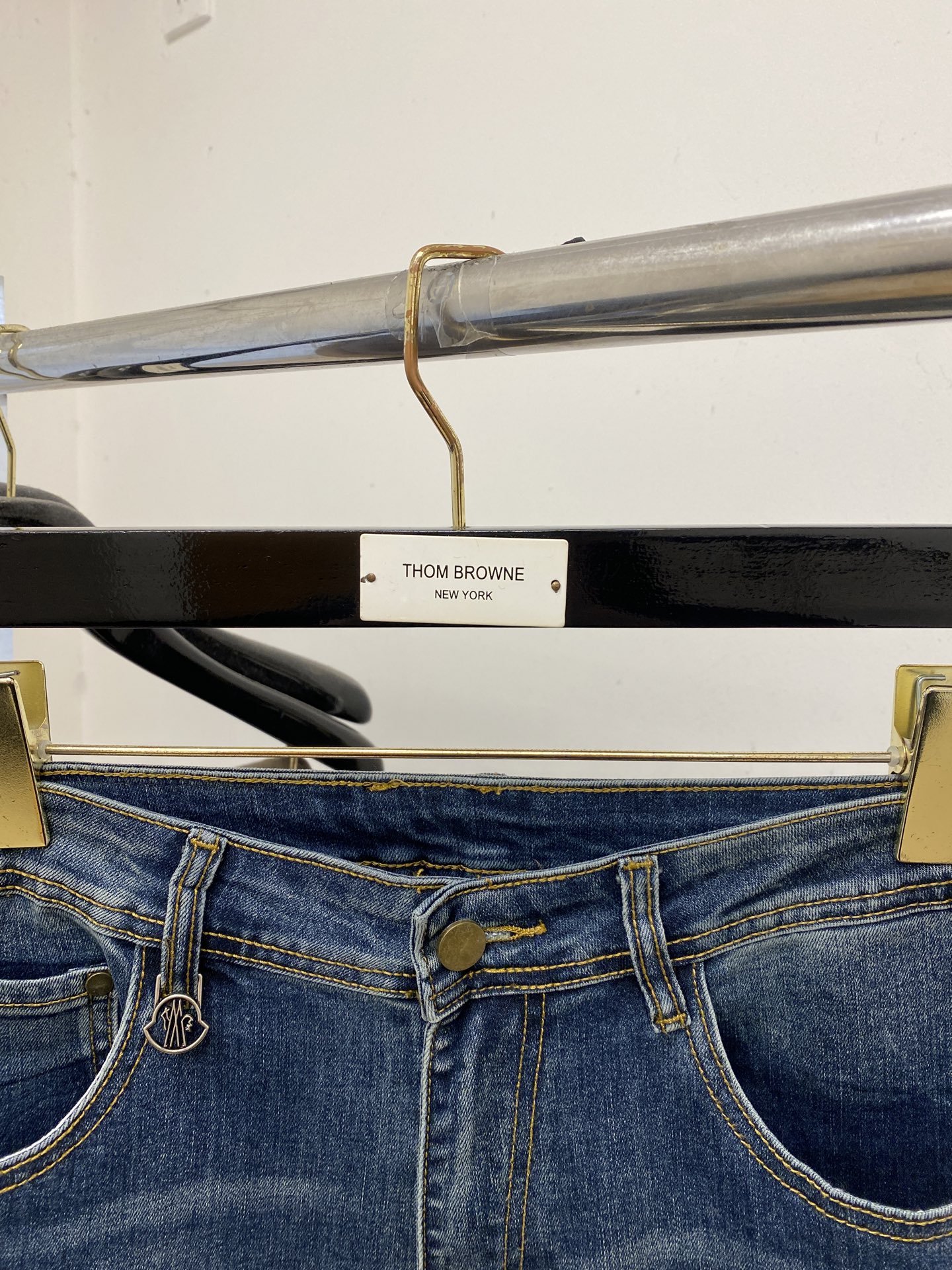 蒙口、2025最新品，专柜同步有售，原单狠货，水洗休闲牛仔裤，进口原版水洗弹力面料，舒适有弹性，原版五金