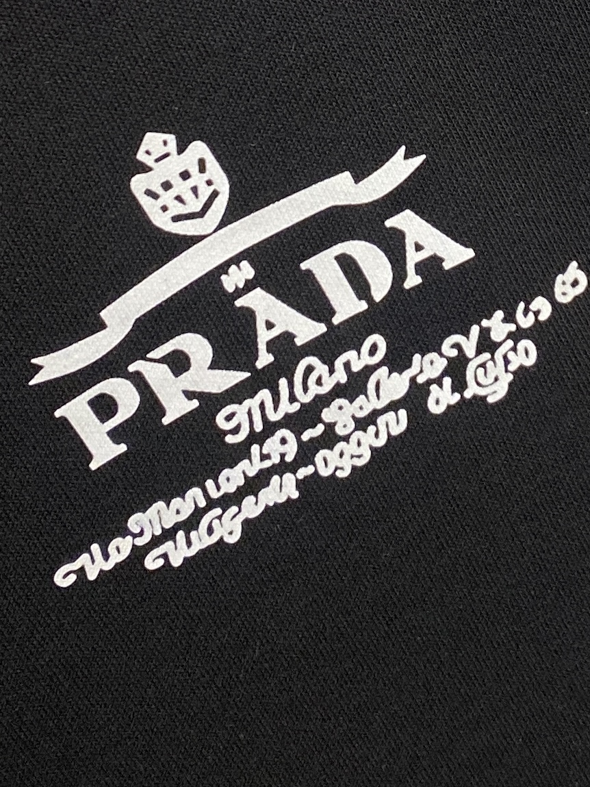 普拉达、2025最新品，时尚休闲套装，顶级原版面料打造，穿着舒适，吸湿性透气性都非常良好，色牢度超高！无