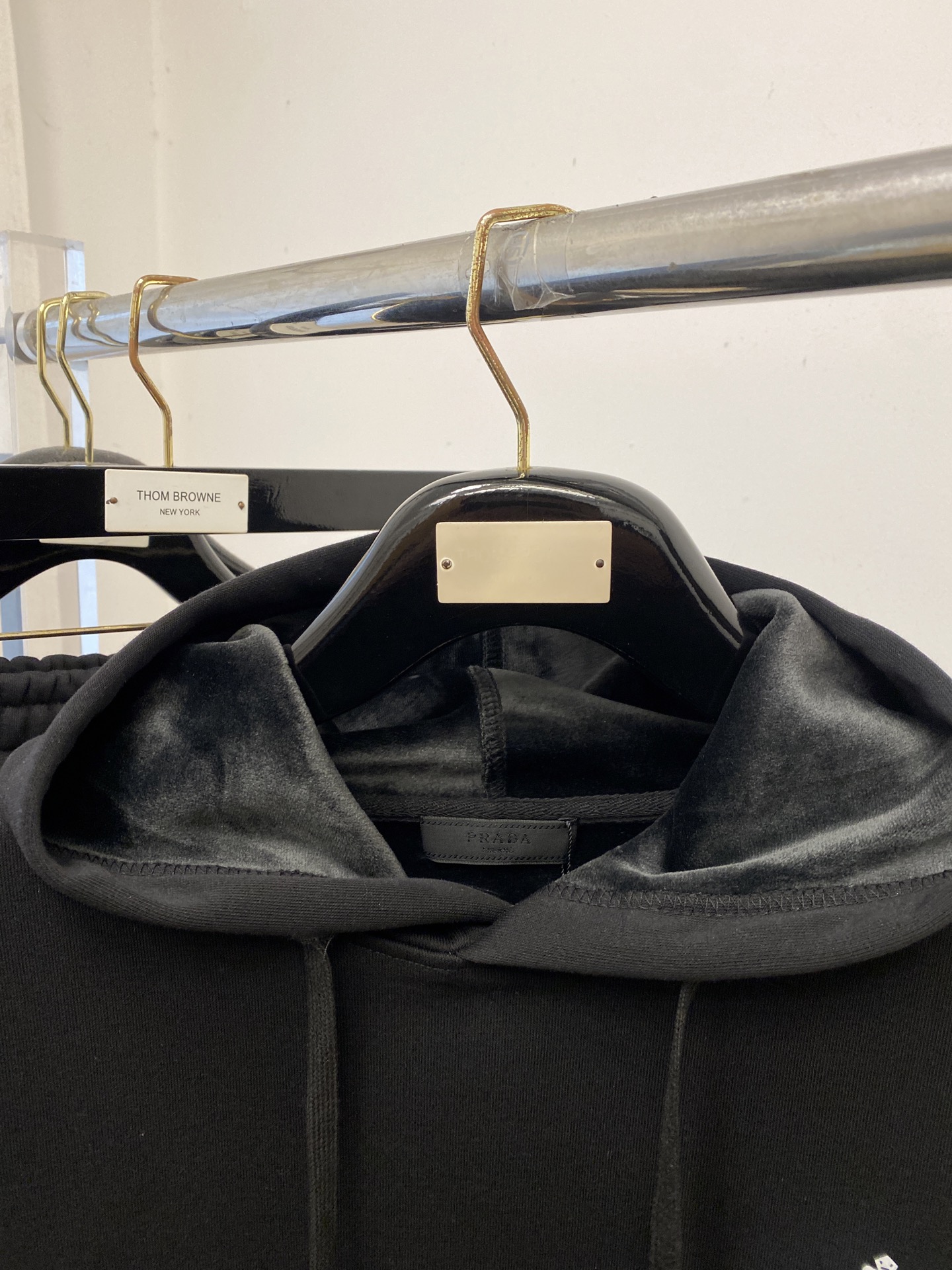 普拉达、2025最新品，时尚休闲套装，顶级原版面料打造，穿着舒适，吸湿性透气性都非常良好，色牢度超高！无