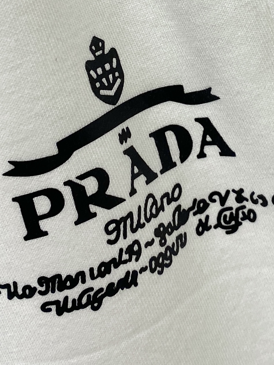 普拉达、2025最新品，时尚休闲套装，顶级原版面料打造，穿着舒适，吸湿性透气性都非常良好，色牢度超高！无