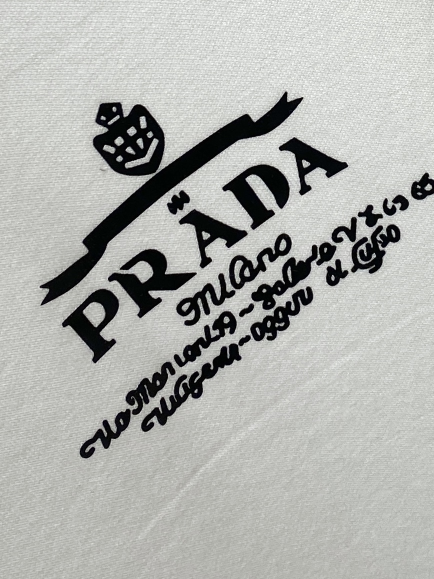 普拉达、2025最新品，时尚休闲套装，顶级原版面料打造，穿着舒适，吸湿性透气性都非常良好，色牢度超高！无