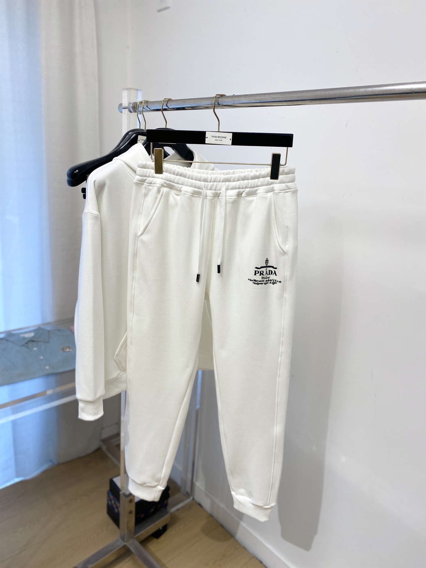 普拉达、2025最新品，时尚休闲套装，顶级原版面料打造，穿着舒适，吸湿性透气性都非常良好，色牢度超高！无