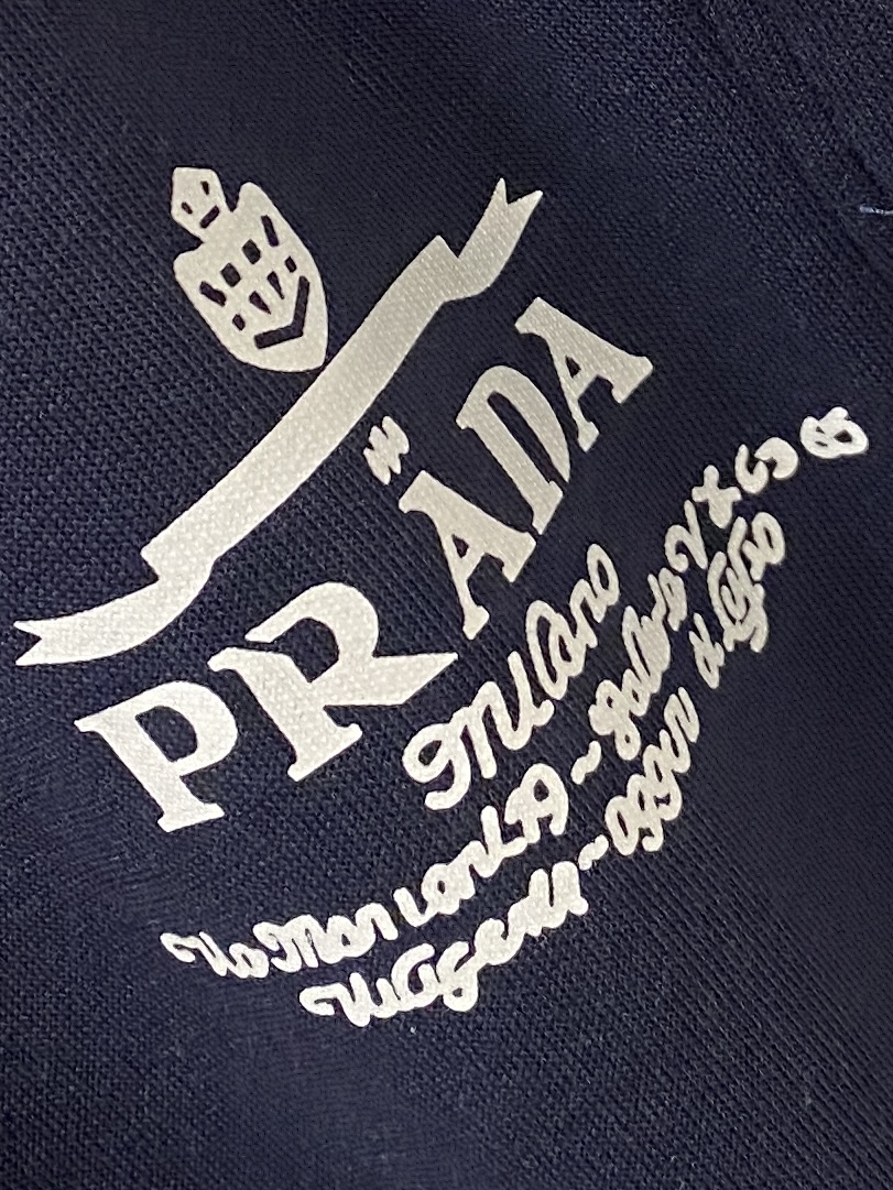 普拉达、2025最新品，时尚休闲套装，顶级原版面料打造，穿着舒适，吸湿性透气性都非常良好，色牢度超高！无