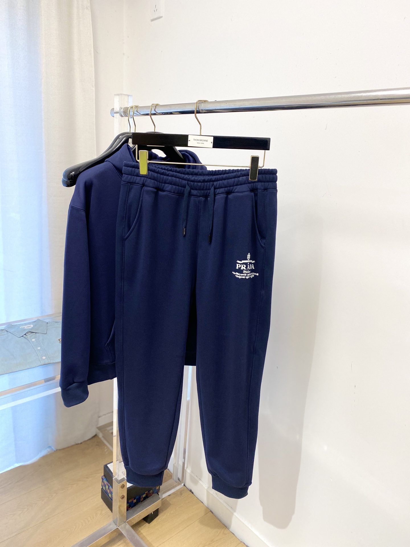 普拉达、2025最新品，时尚休闲套装，顶级原版面料打造，穿着舒适，吸湿性透气性都非常良好，色牢度超高！无