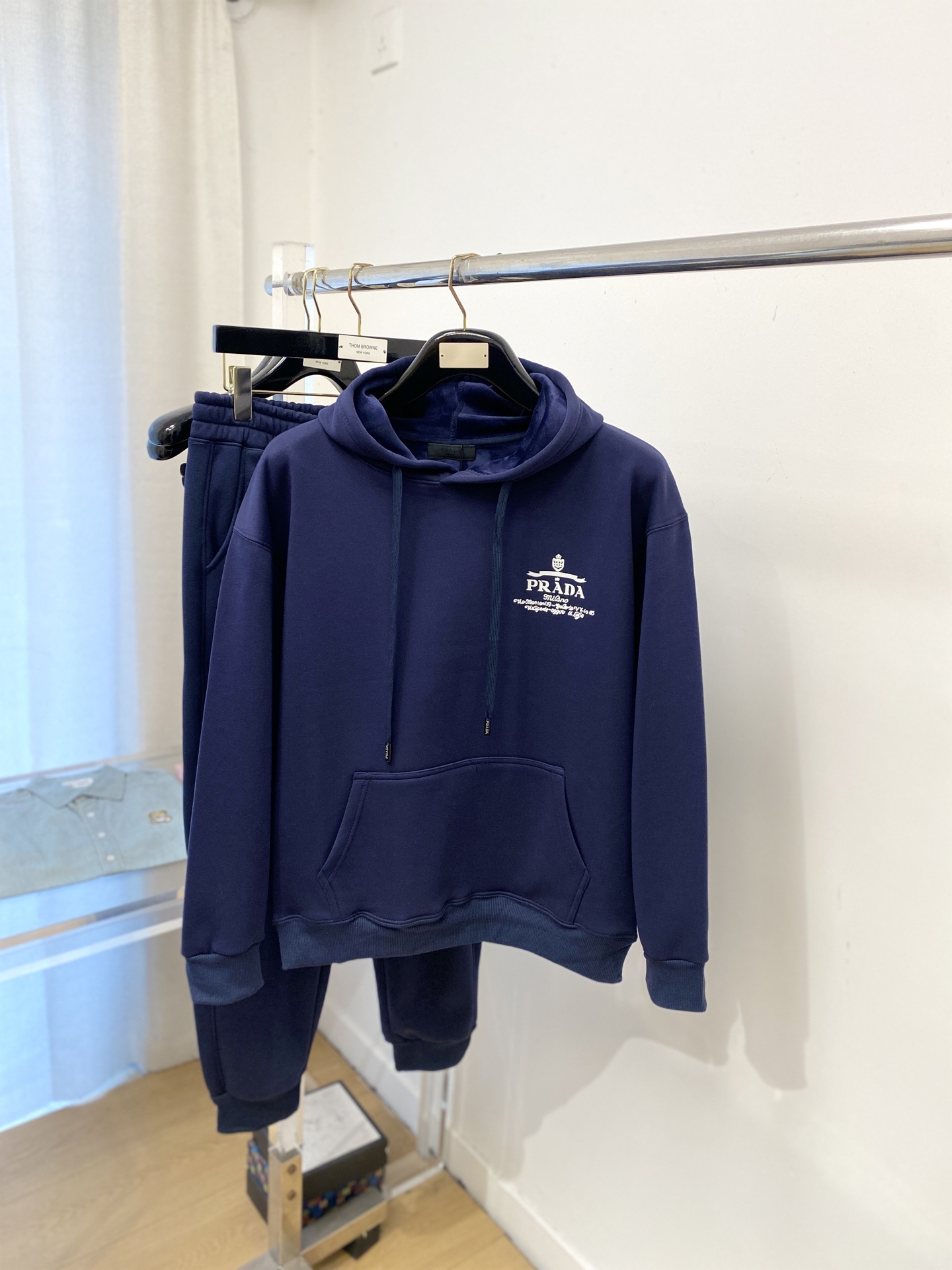 普拉达、2025最新品，时尚休闲套装，顶级原版面料打造，穿着舒适，吸湿性透气性都非常良好，色牢度超高！无