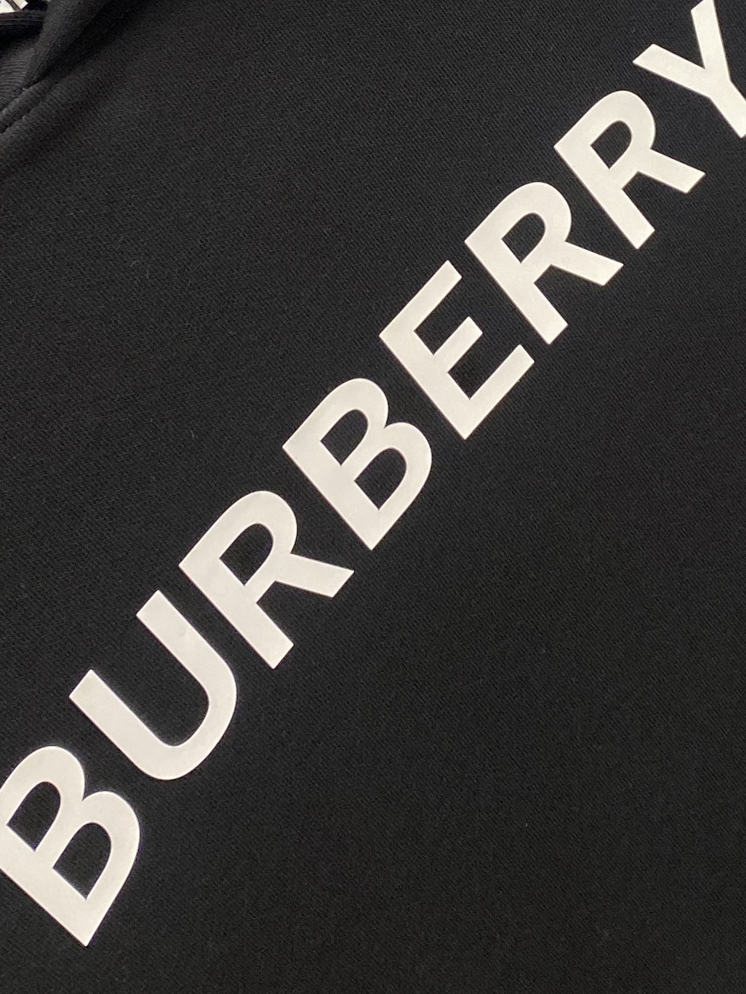 巴宝莉、2025最新品，时尚休闲套装，顶级原版面料打造，穿着舒适，吸湿性透气性都非常良好，色牢度超高！无