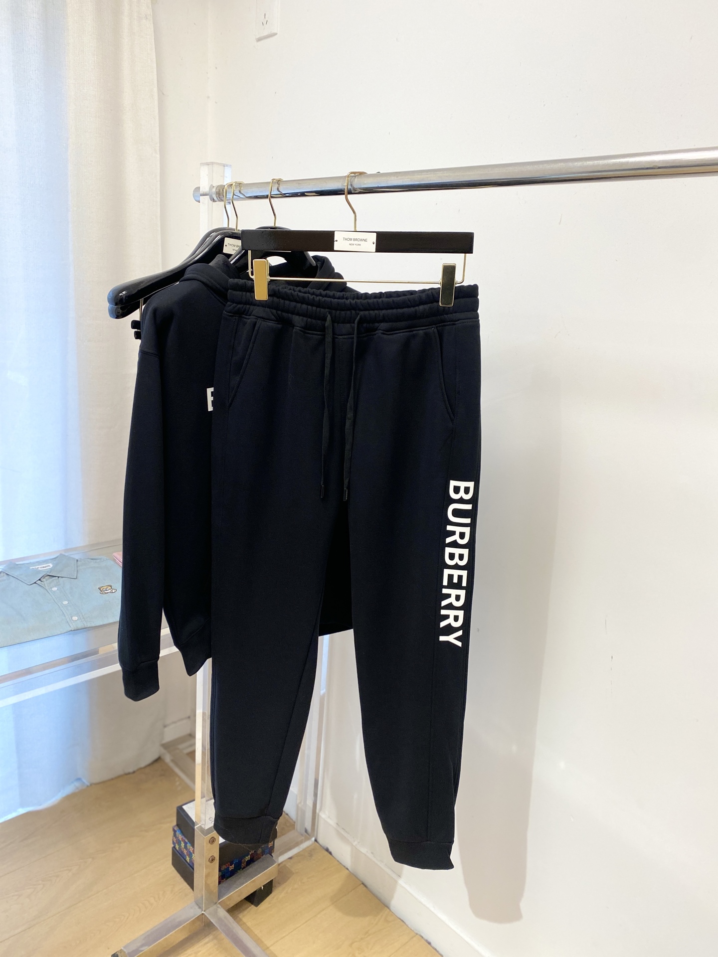 巴宝莉、2025最新品，时尚休闲套装，顶级原版面料打造，穿着舒适，吸湿性透气性都非常良好，色牢度超高！无