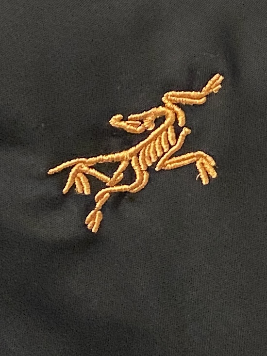 始祖鸟、2025新品夹克外套，时尚帅气，简约百搭款，胸前精致刺绣图案logo，定制原版面料，不仅挺括，保