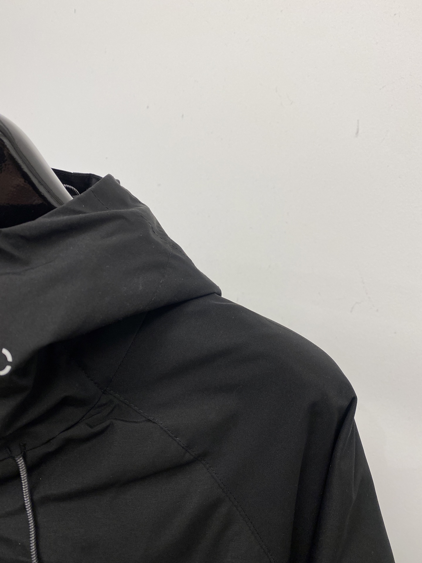 始祖鸟、2025新品夹克外套，时尚帅气，简约百搭款，胸前精致刺绣图案logo，定制原版面料，不仅挺括，保