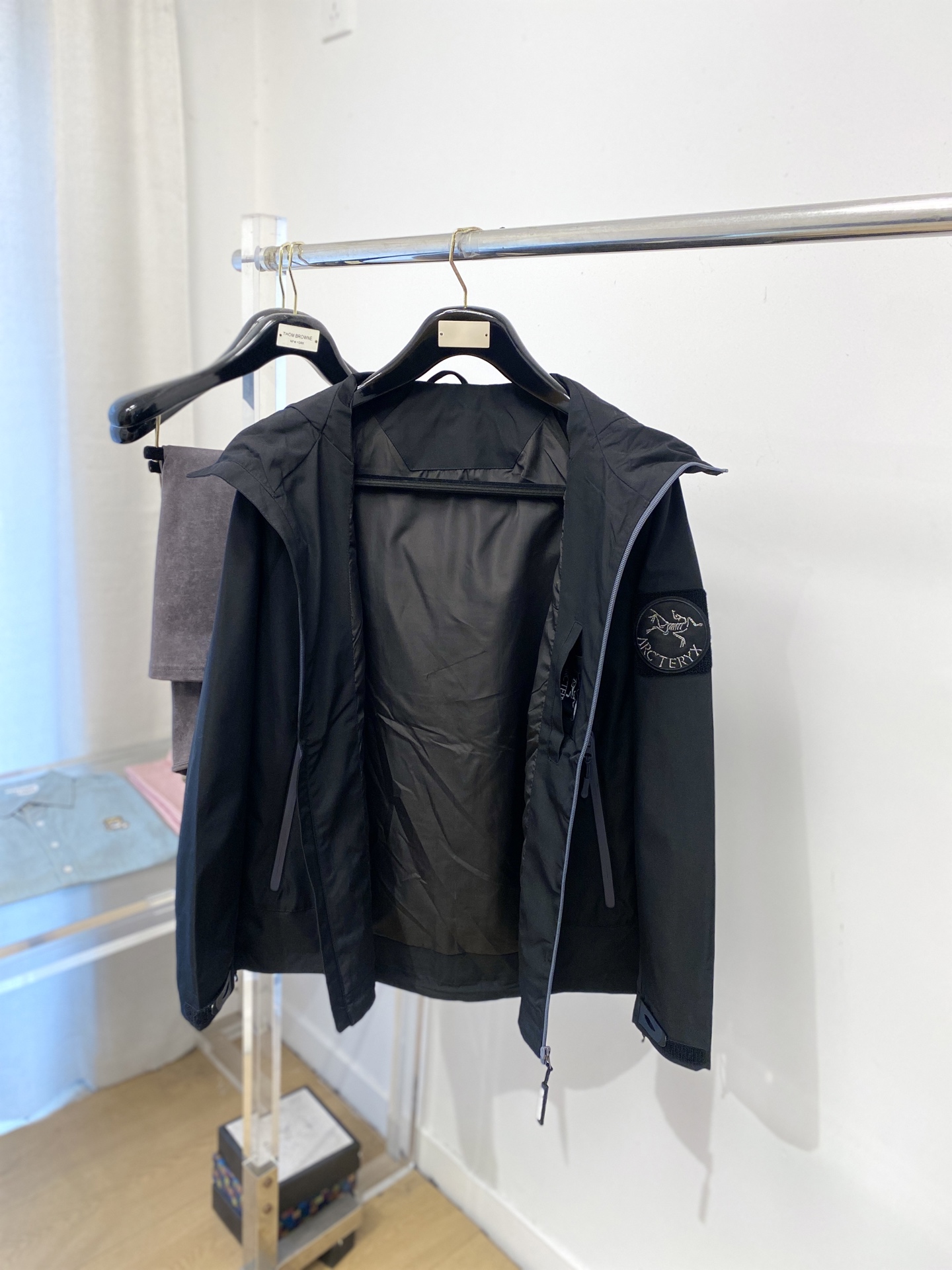 始祖鸟、2025新品夹克外套，时尚帅气，简约百搭款，胸前精致刺绣图案logo，定制原版面料，不仅挺括，保