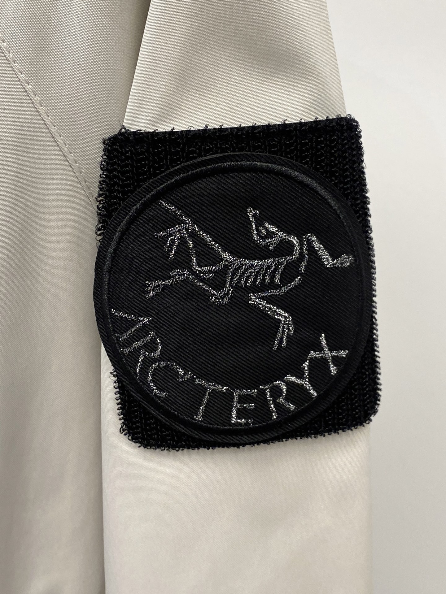 始祖鸟、2025新品夹克外套，时尚帅气，简约百搭款，胸前精致刺绣图案logo，定制原版面料，不仅挺括，保