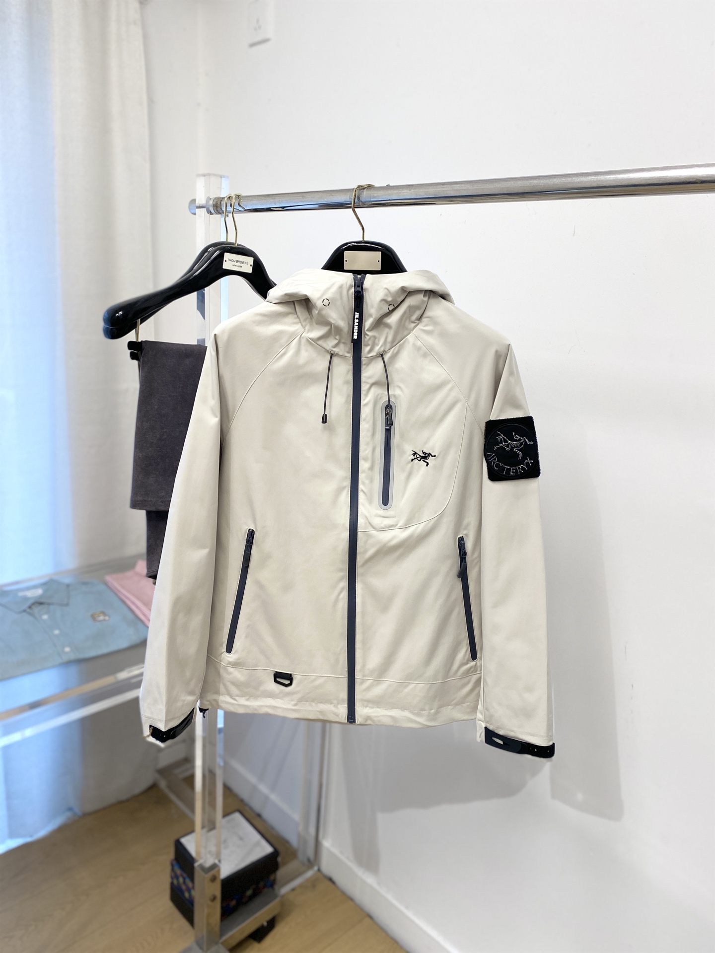 始祖鸟、2025新品夹克外套，时尚帅气，简约百搭款，胸前精致刺绣图案logo，定制原版面料，不仅挺括，保