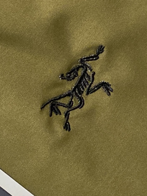 始祖鸟、2025新品夹克外套，时尚帅气，简约百搭款，胸前精致刺绣图案logo，定制原版面料，不仅挺括，保