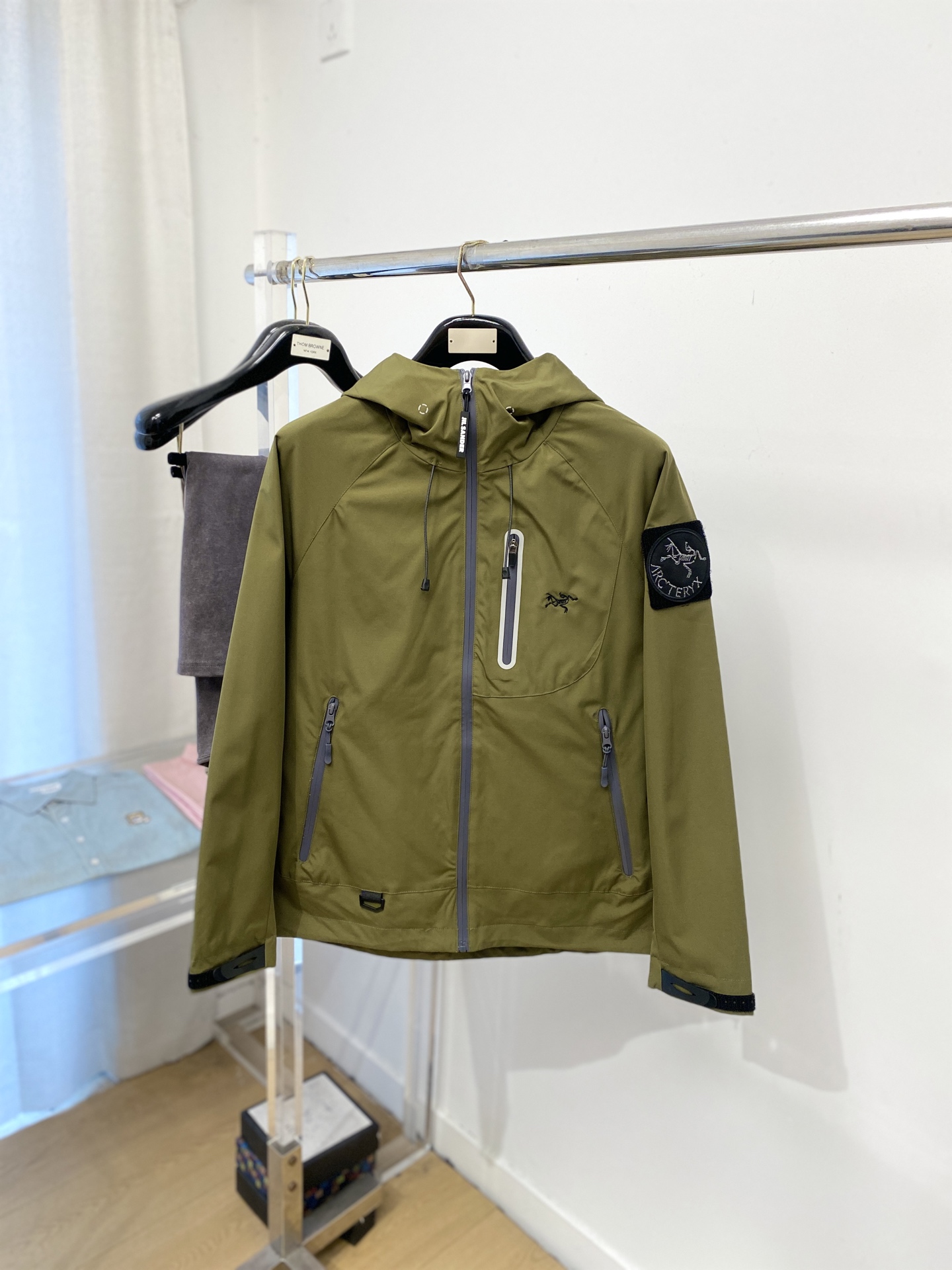 始祖鸟、2025新品夹克外套，时尚帅气，简约百搭款，胸前精致刺绣图案logo，定制原版面料，不仅挺括，保