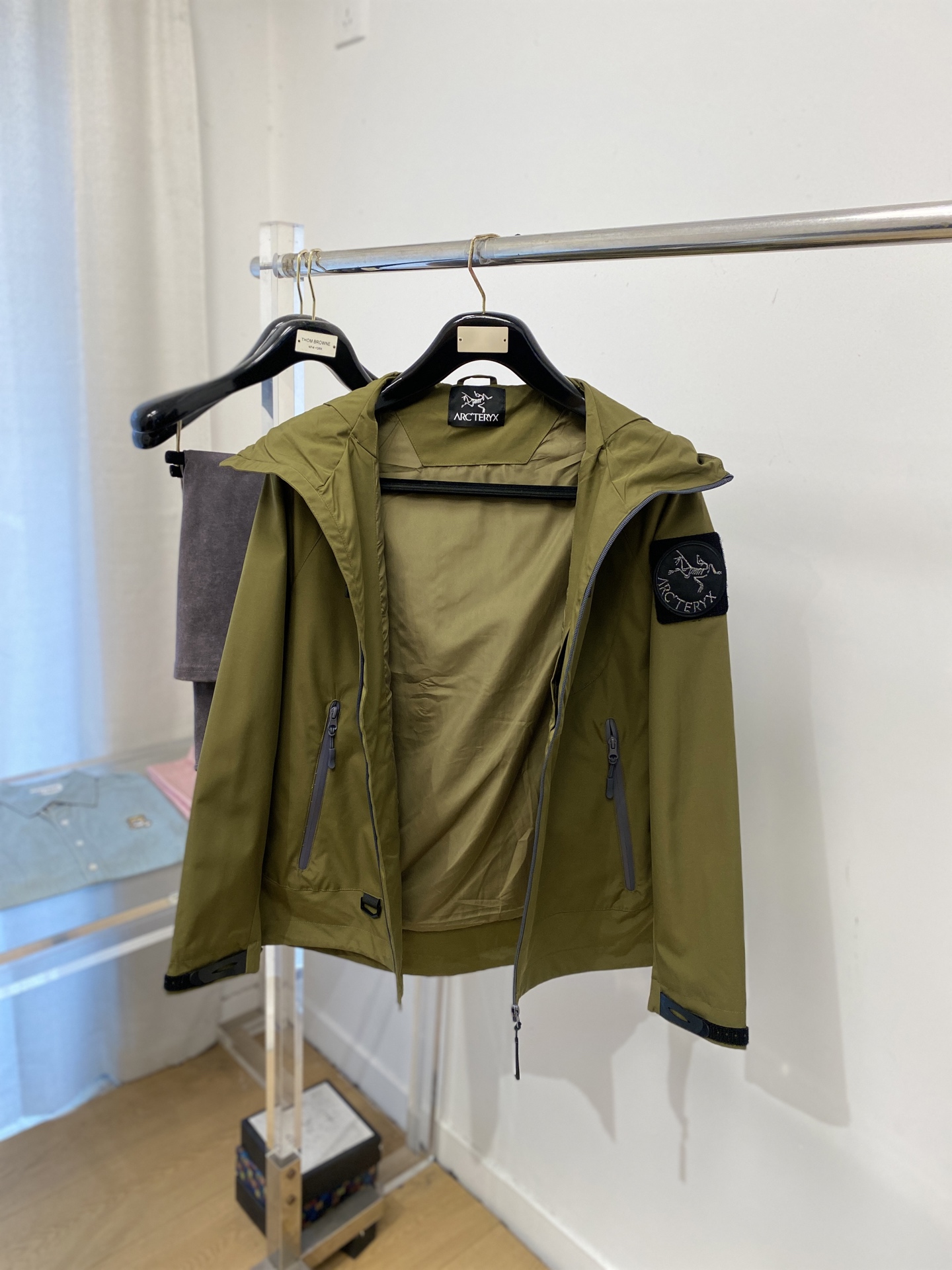 始祖鸟、2025新品夹克外套，时尚帅气，简约百搭款，胸前精致刺绣图案logo，定制原版面料，不仅挺括，保