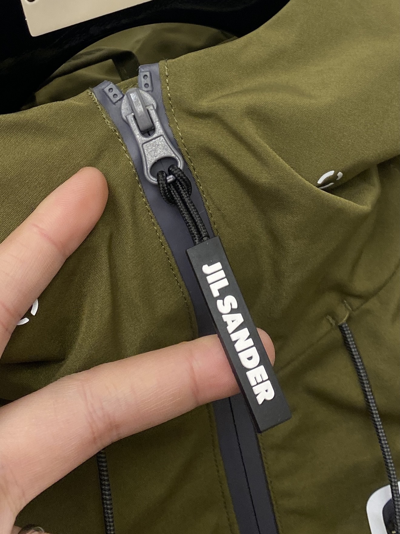 始祖鸟、2025新品夹克外套，时尚帅气，简约百搭款，胸前精致刺绣图案logo，定制原版面料，不仅挺括，保