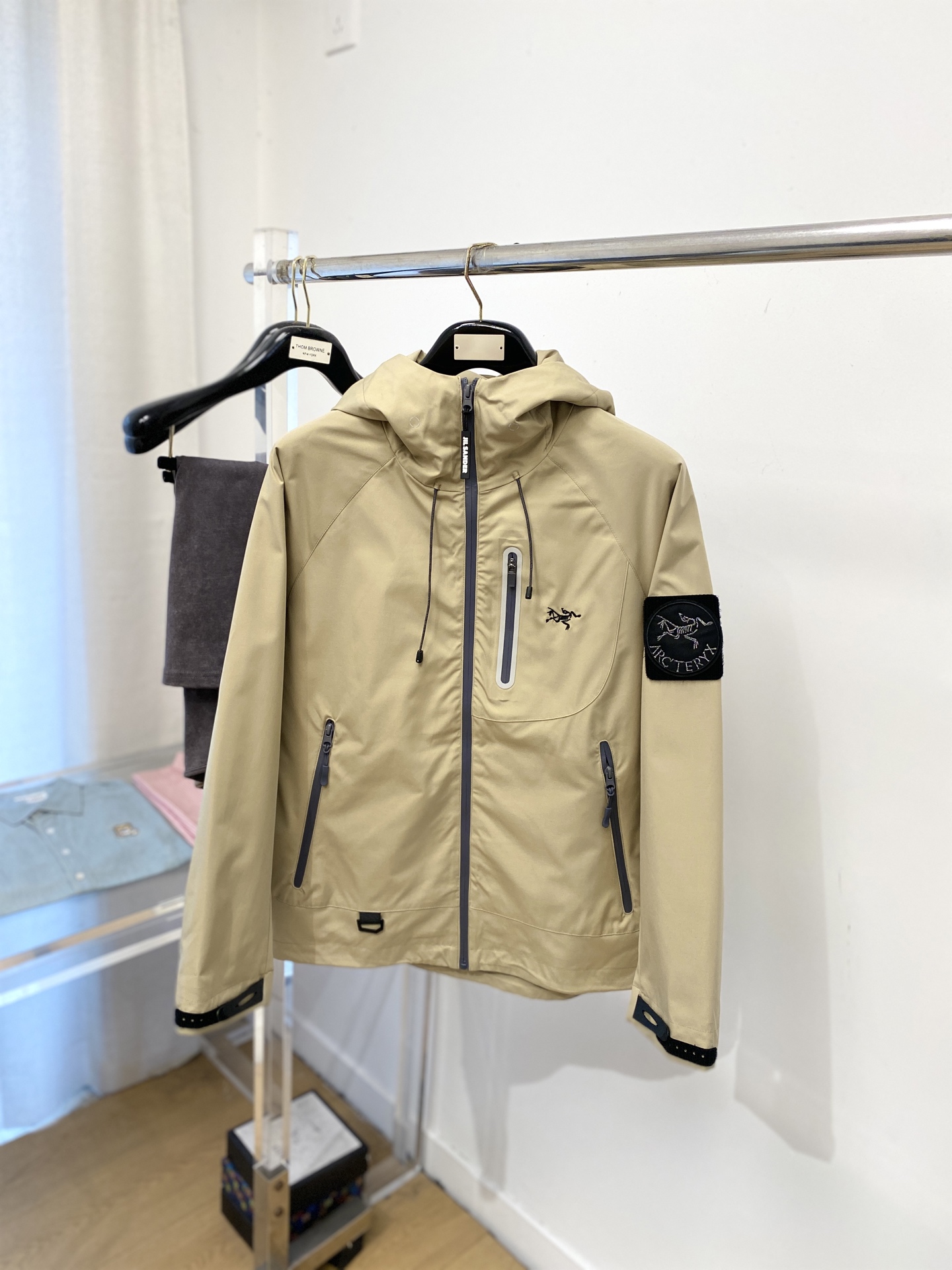 始祖鸟、2025新品夹克外套，时尚帅气，简约百搭款，胸前精致刺绣图案logo，定制原版面料，不仅挺括，保