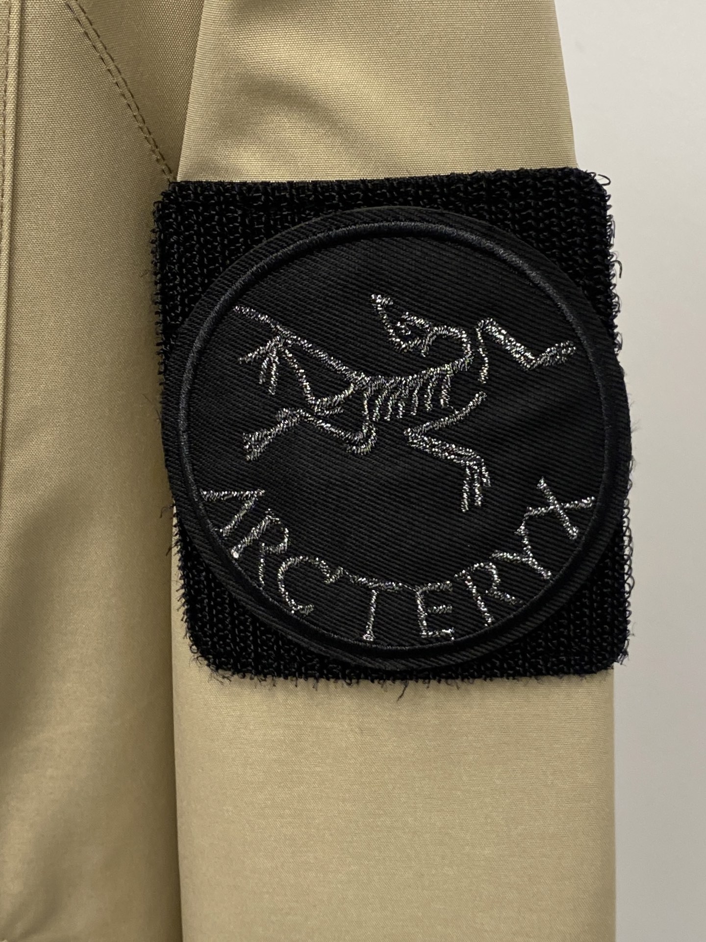 始祖鸟、2025新品夹克外套，时尚帅气，简约百搭款，胸前精致刺绣图案logo，定制原版面料，不仅挺括，保