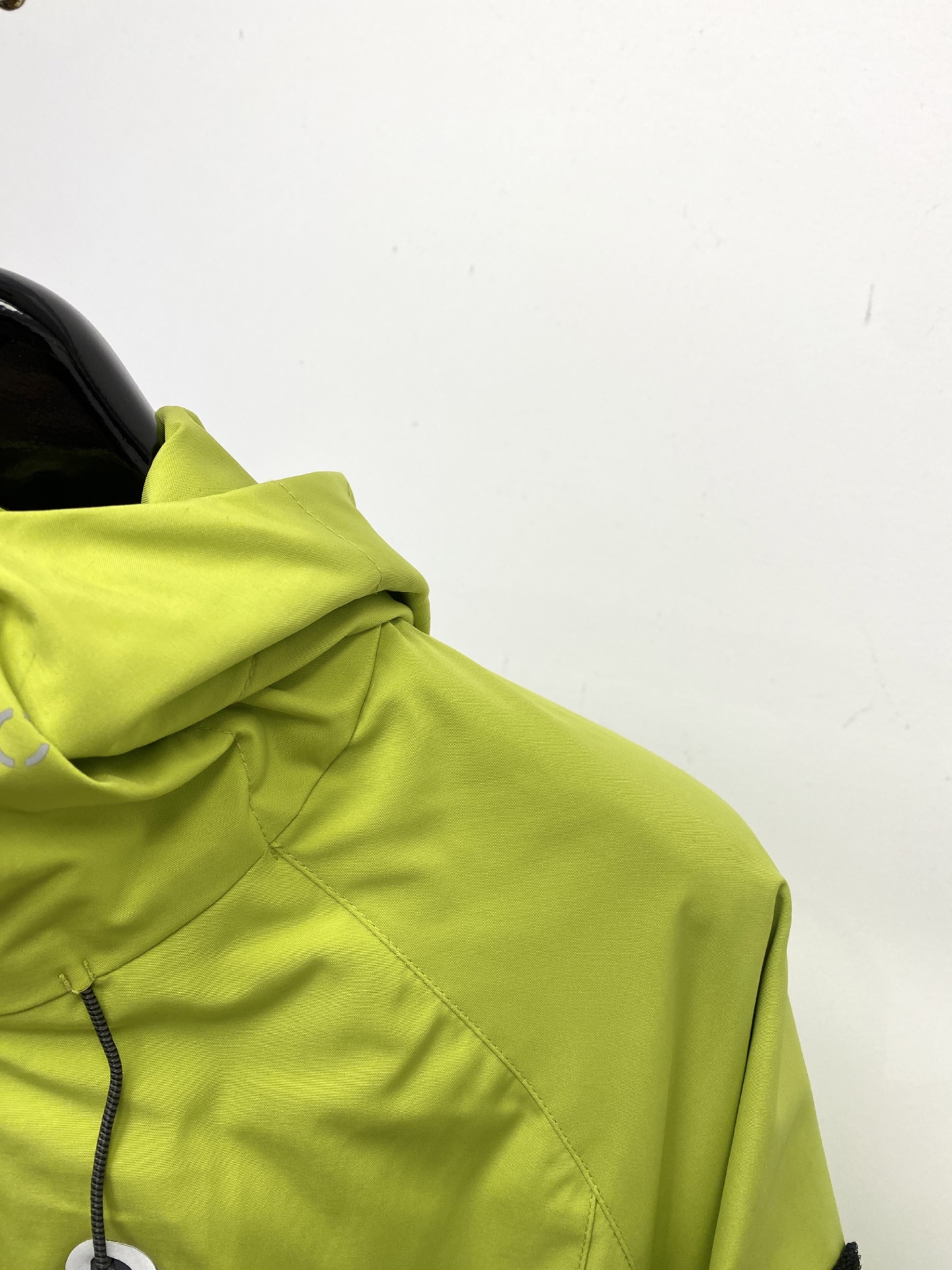 始祖鸟、2025新品夹克外套，时尚帅气，简约百搭款，胸前精致刺绣图案logo，定制原版面料，不仅挺括，保