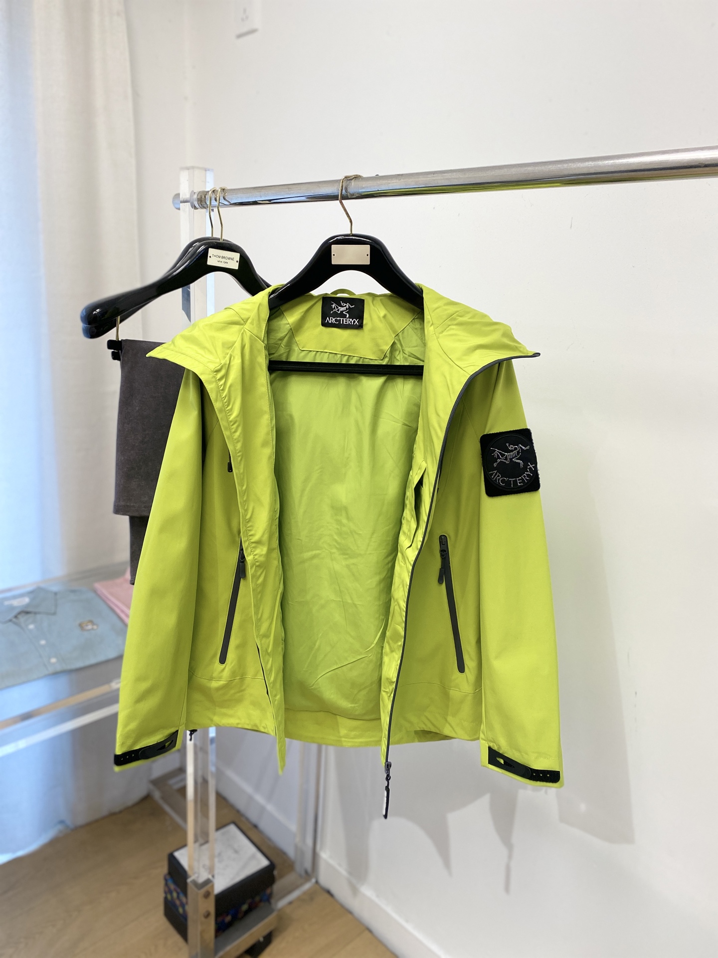 始祖鸟、2025新品夹克外套，时尚帅气，简约百搭款，胸前精致刺绣图案logo，定制原版面料，不仅挺括，保