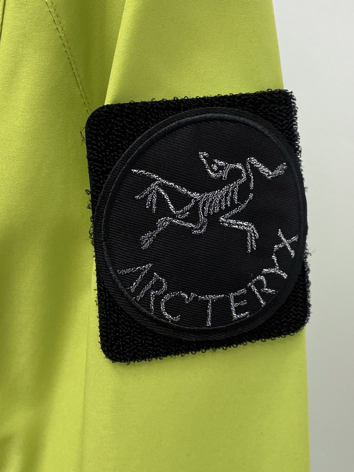 始祖鸟、2025新品夹克外套，时尚帅气，简约百搭款，胸前精致刺绣图案logo，定制原版面料，不仅挺括，保