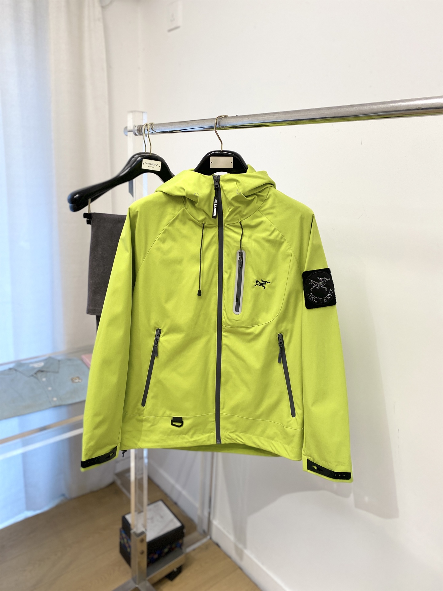 始祖鸟、2025新品夹克外套，时尚帅气，简约百搭款，胸前精致刺绣图案logo，定制原版面料，不仅挺括，保